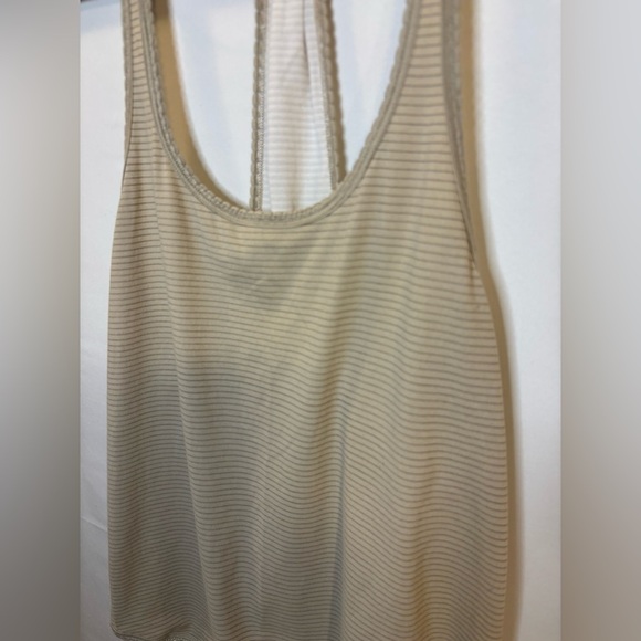 Lululemon - Race Back Relaxed Fit Tank - Beige / White - Size 4 - Picture 2 of 4